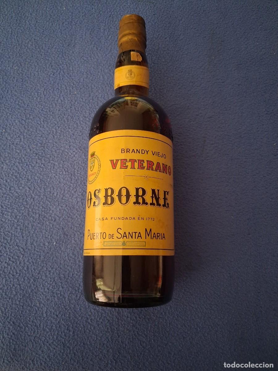 Coleccionismo de vinos y licores: Botella brandy viejo veterano Osborne antigua sin abrir.