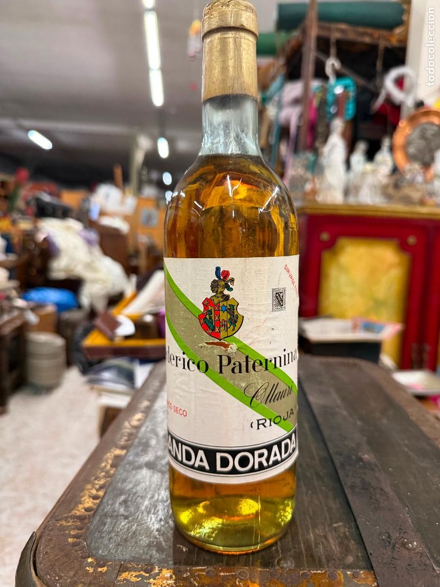 Coleccionismo de vinos y licores: Antigua botella de vino FEDERICO PATERNINA. OLLAURI. RIOJA. BANDA DORADA. BLANCO SECO