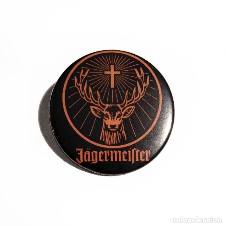 Sammlung von Weinen und Lik&ouml;ren: J&Auml;GERMEISTER - ABREBOTELLAS 59mm (CON IM&Aacute;N PARA LA NEVERA)