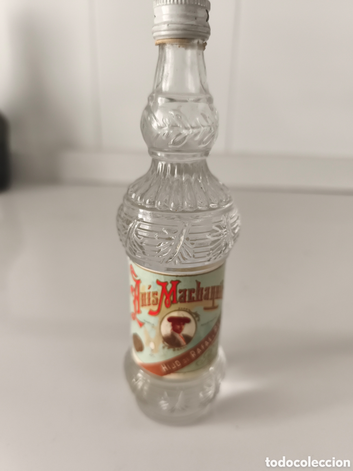 Coleccionismo de vinos y licores: Antigua botellita de an&iacute;s Machaquito llena y cerrada