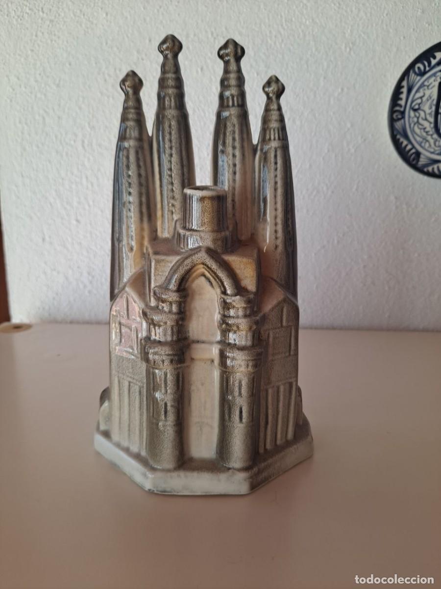 Coleccionismo de vinos y licores: Botella antigua sagrada familia - Licores Bofill - Desconozco licor (Vac&iacute;a)