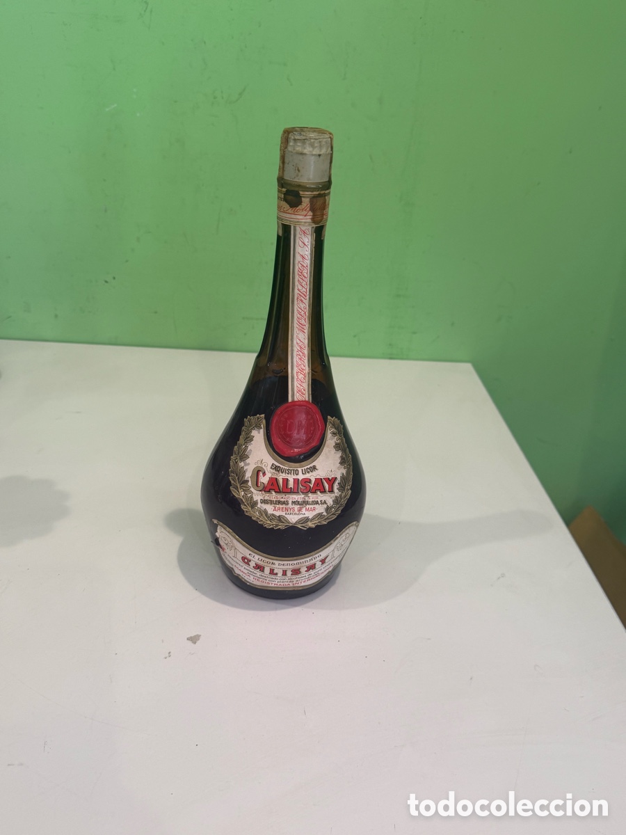 Coleccionismo de vinos y licores: Botella gigante antigua Licor Calisay precintada 1 litro con precinto fiscal 4 pesetas a&ntilde;os 50-60.