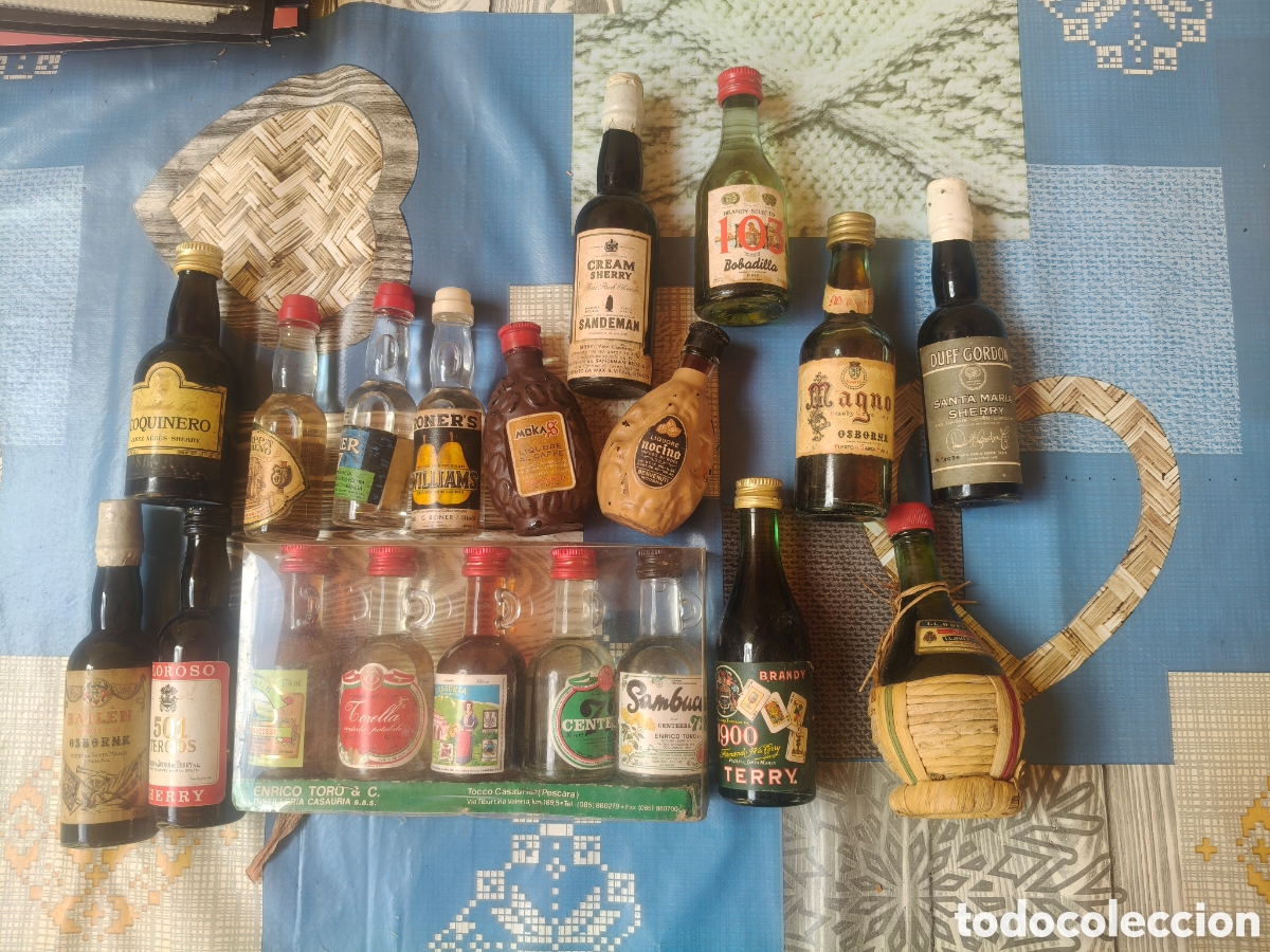 Coleccionismo de vinos y licores: Lote de botellines o botellas en miniatura