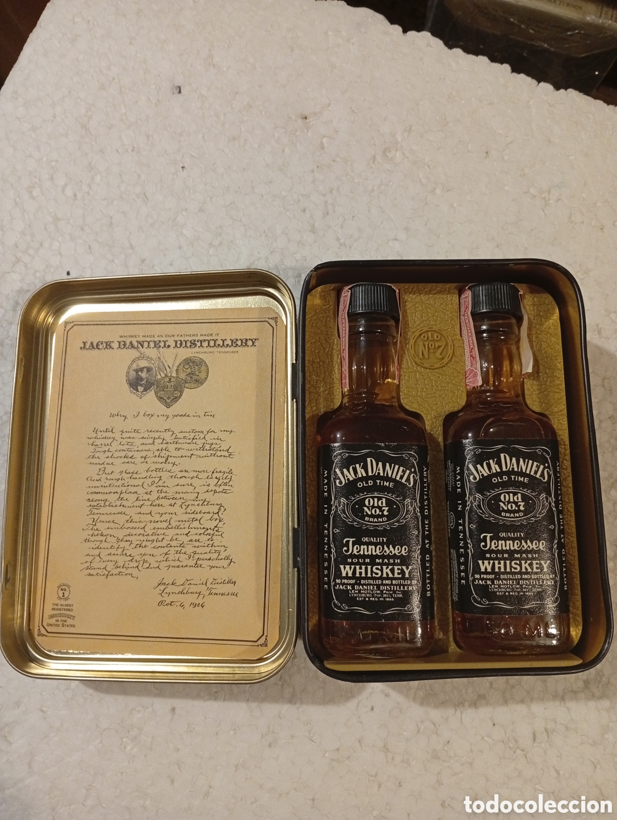 Coleccionismo de vinos y licores: JACK DANIEL'S WHISKEY. PRECIOSA LATA CON DOS BOTELLINES LLENOS.