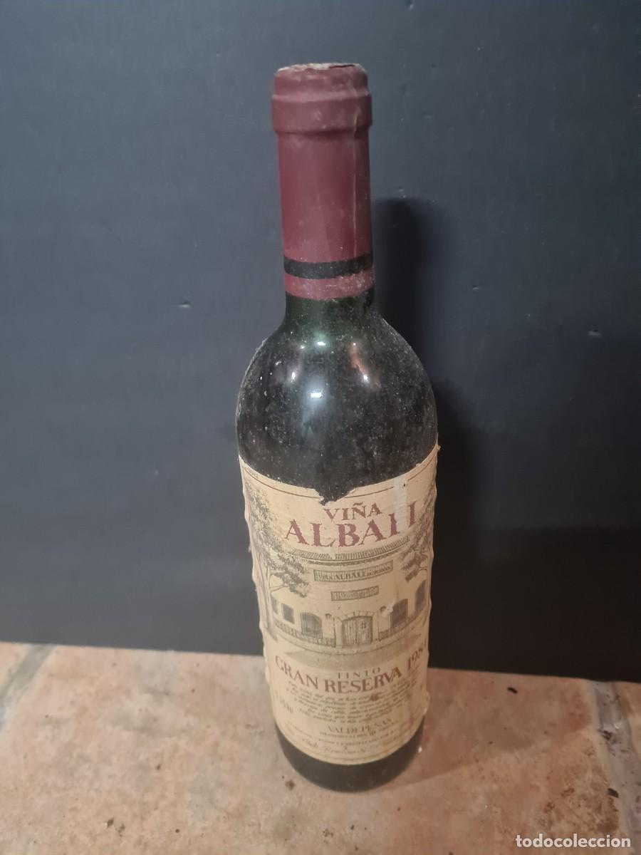 Coleccionismo de vinos y licores: Botella Vino Vi&ntilde;a Albali Gran Reserva 1981 - Cosecha Hist&oacute;rica M&iacute;tica - Nivel Alto