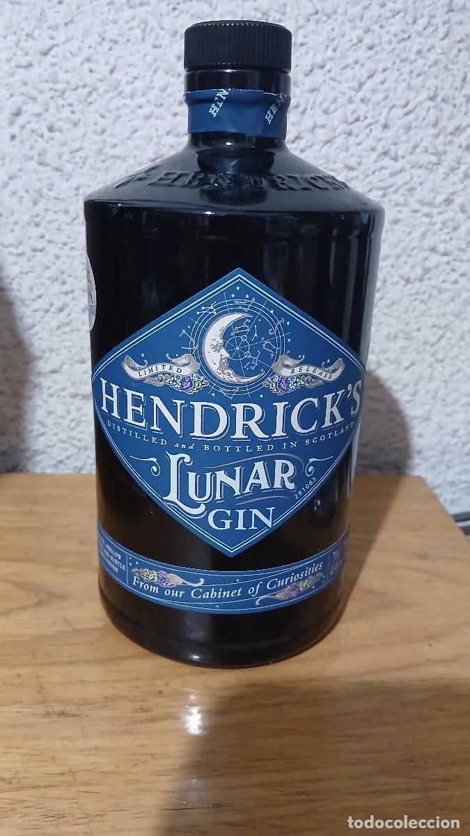 Coleccionismo de vinos y licores: Botella gin Hendricks lunar (vac&iacute;a)