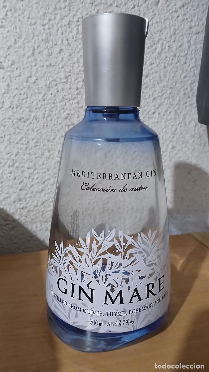 Coleccionismo de vinos y licores: Botella de ginebra Gin Mare (vac&iacute;a)