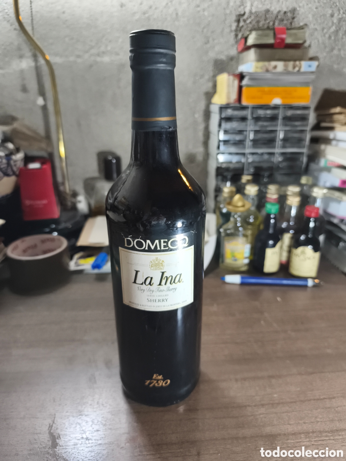 Coleccionismo de vinos y licores: Antigua botella de vino fino La Ina llena y cerrada