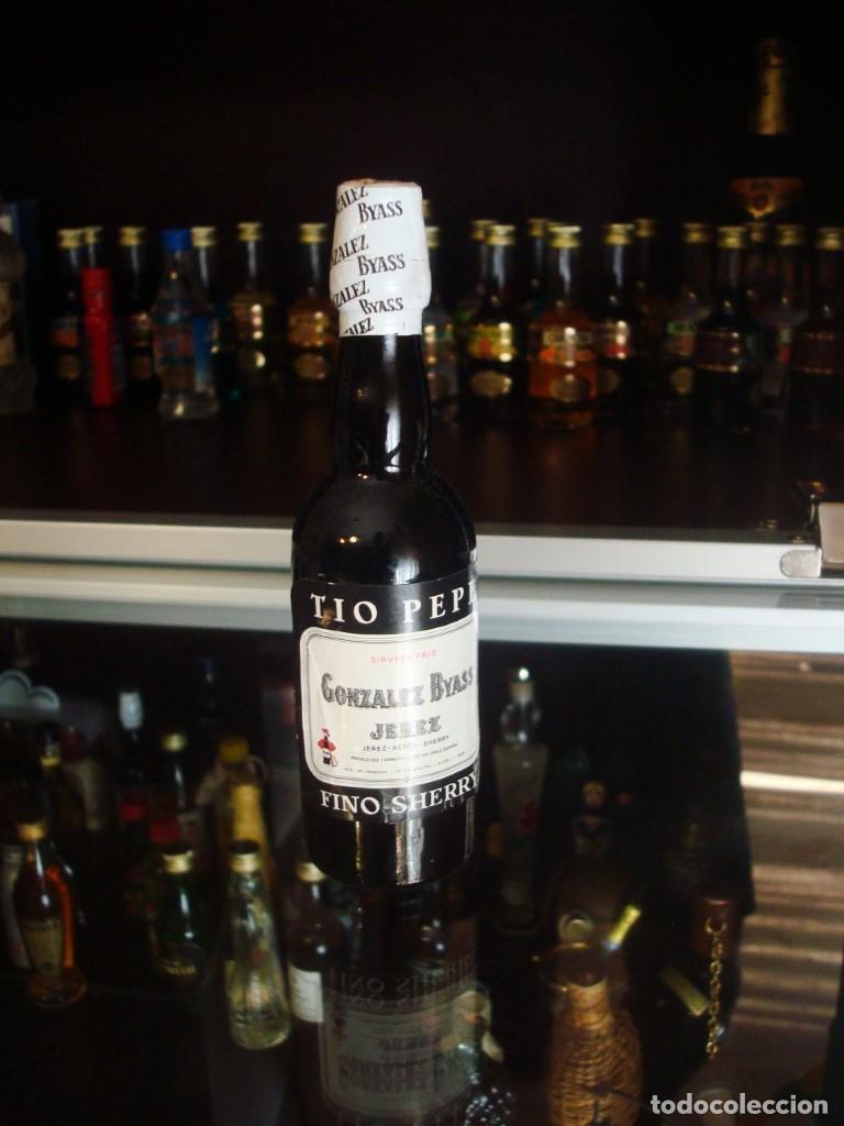 Coleccionismo de vinos y licores: Tio Pepe Gonzalez Byass Jerez Fino Sherry (Botell&iacute;n) por abrir