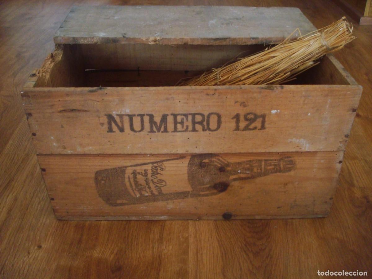 Coleccionismo de vinos y licores: Caja de madera antigua original Brandy Pedro Domecq Jerez (a&ntilde;os 60 o 70)
