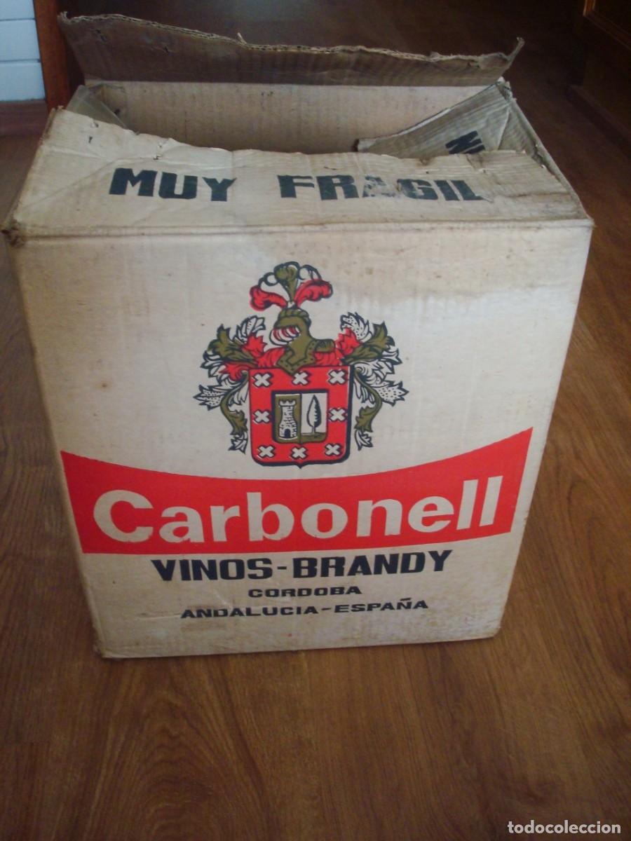 Coleccionismo de vinos y licores: Caja antigua Carbonell Vinos Brandy
