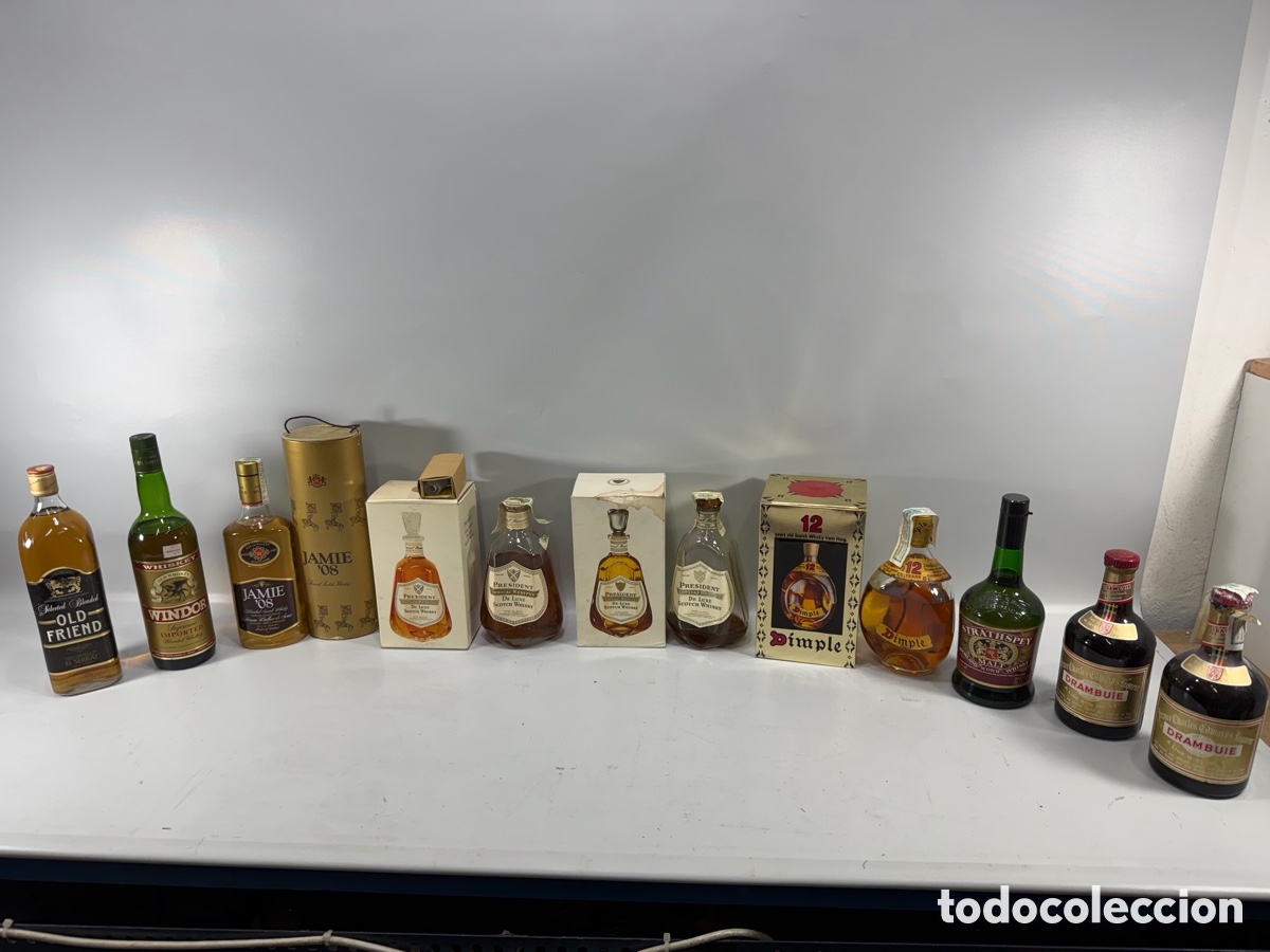 Coleccionismo de vinos y licores: Gran colecci&oacute;n de 9 botellas antiguas de whisky escoc&eacute;s y licor