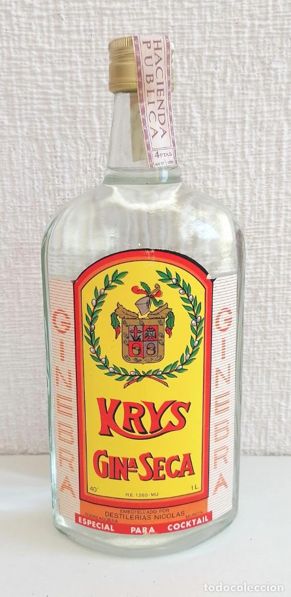 Coleccionismo de vinos y licores: ANTIGUA BOTELLA DE GINEBRA KRYS SECA SIN ABRIR
