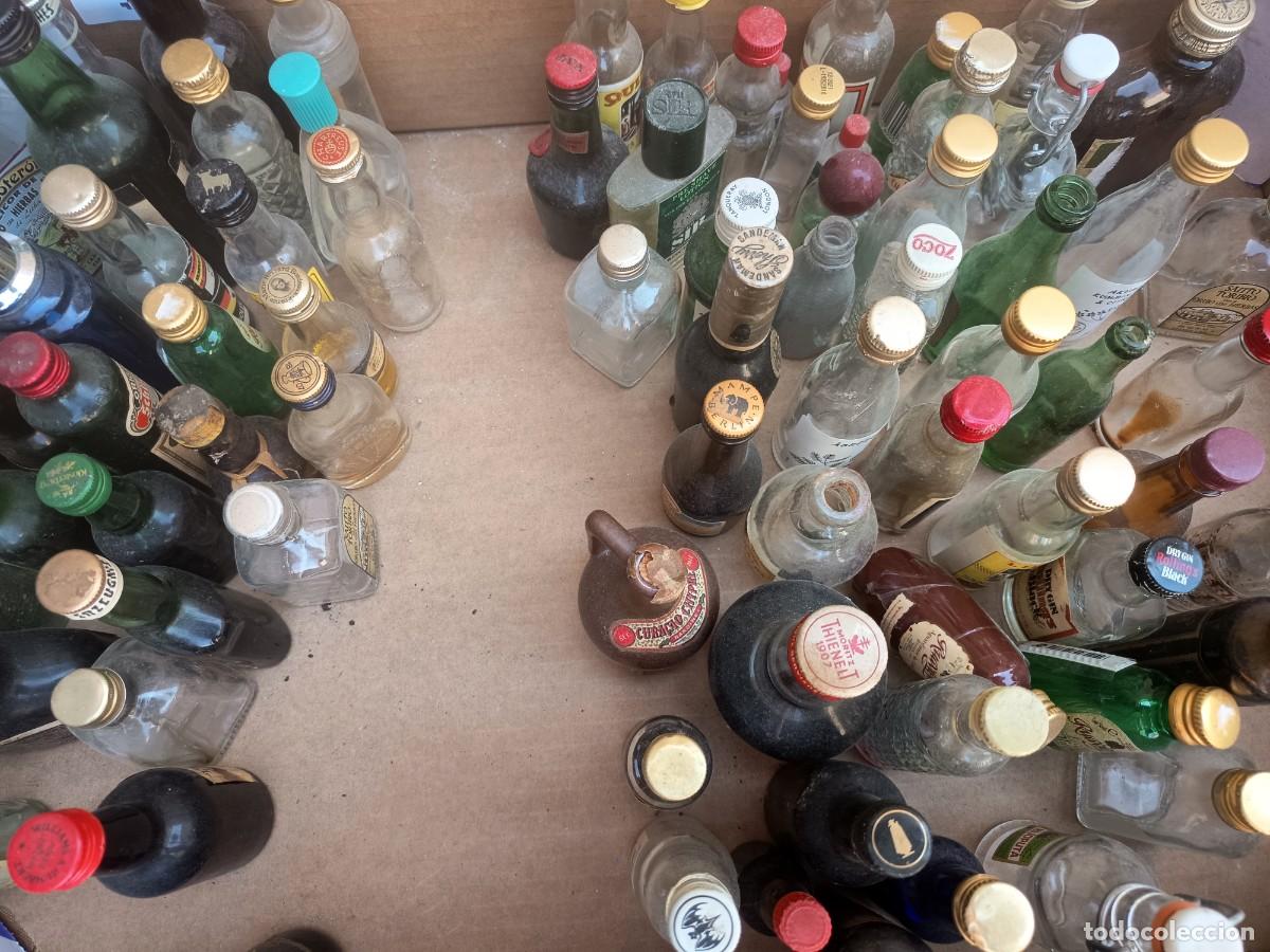 Coleccionismo de vinos y licores: GRAN LOTE DE AL MENOS 75 MINIATURAS DE BOTELLAS DE LICOR, COLECCI&Oacute;N