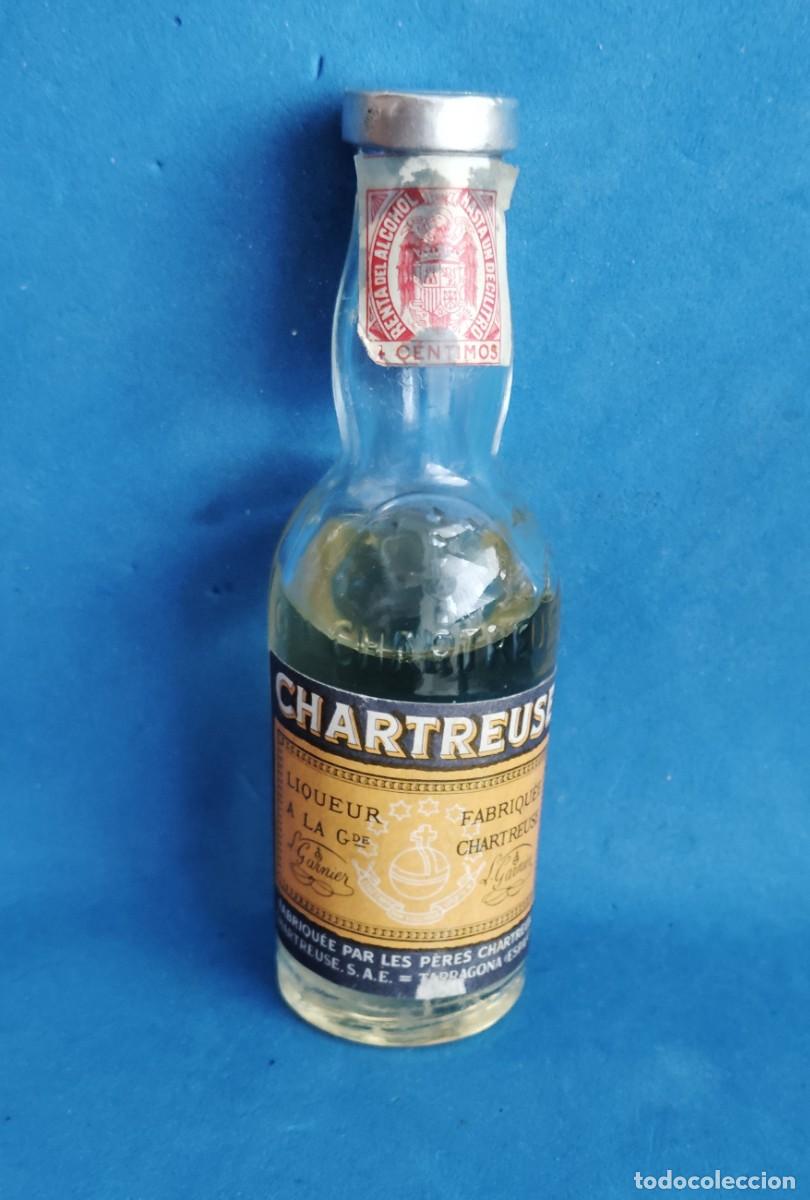 Coleccionismo de vinos y licores: CHARTREUSE. BOTELLIN SIN ABRIR CON POLIZA.ENVIO CERTIFICADO INCLUIDO EN EL PRECIO.
