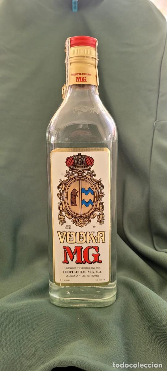 Coleccionismo de vinos y licores: Botella Vodka M.G. Destilerias M.G. Villanueva y Geltru