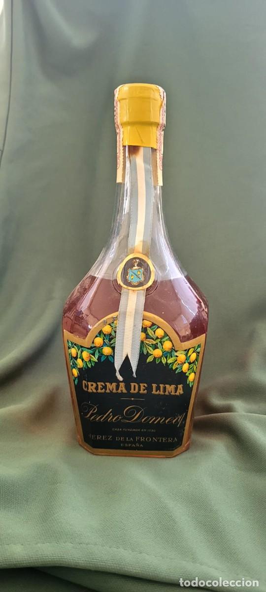 Coleccionismo de vinos y licores: Botella de crema de lima de Pedro Domecq