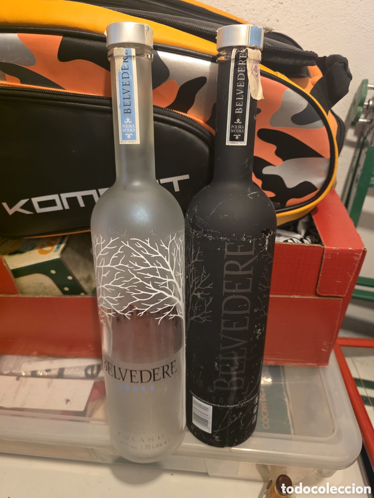 Coleccionismo de vinos y licores: Belvedere Vodka Botella Negra y Transparente vacia