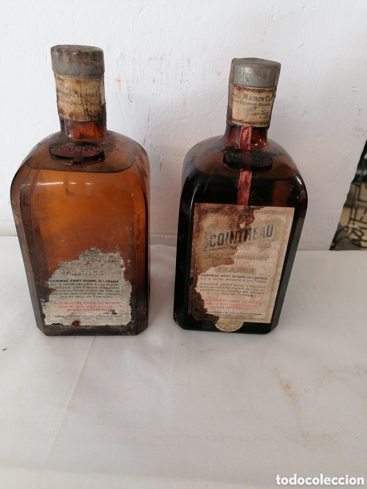 Coleccionismo de vinos y licores: 2 Antiguas Botellas de Cointreau