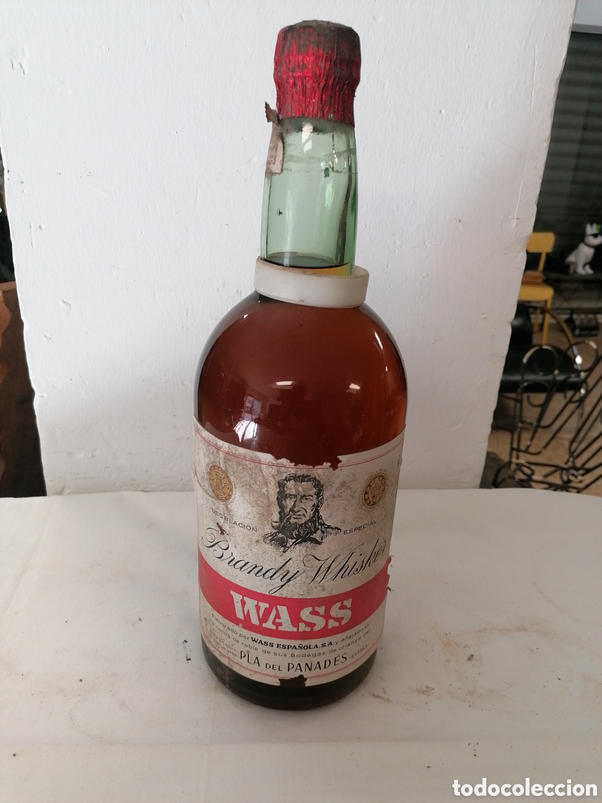 Coleccionismo de vinos y licores: Antigua botella Brandy Whisker Wass