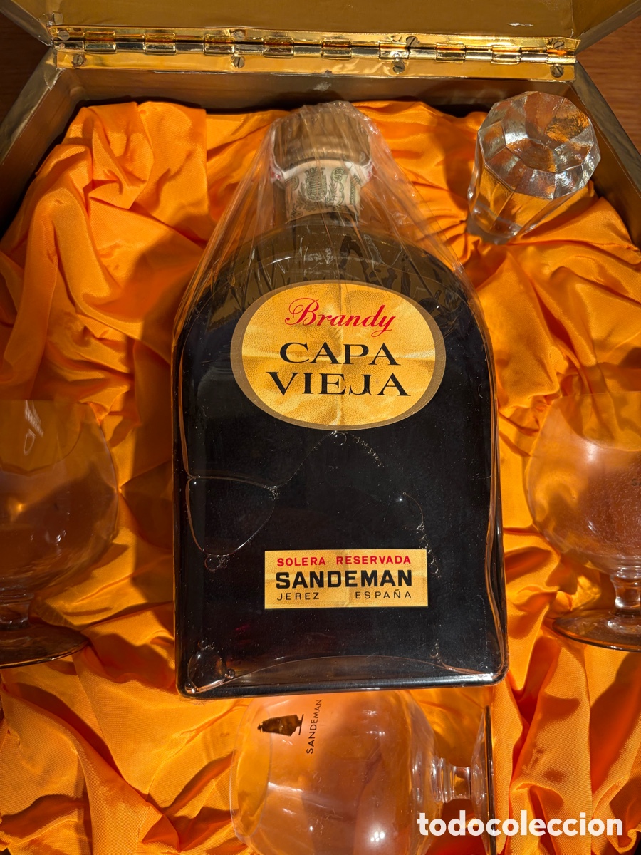 Coleccionismo de vinos y licores: BRANDY RESERVA CAPA VIEJA Y COPAS, SELLO 4 PESETAS