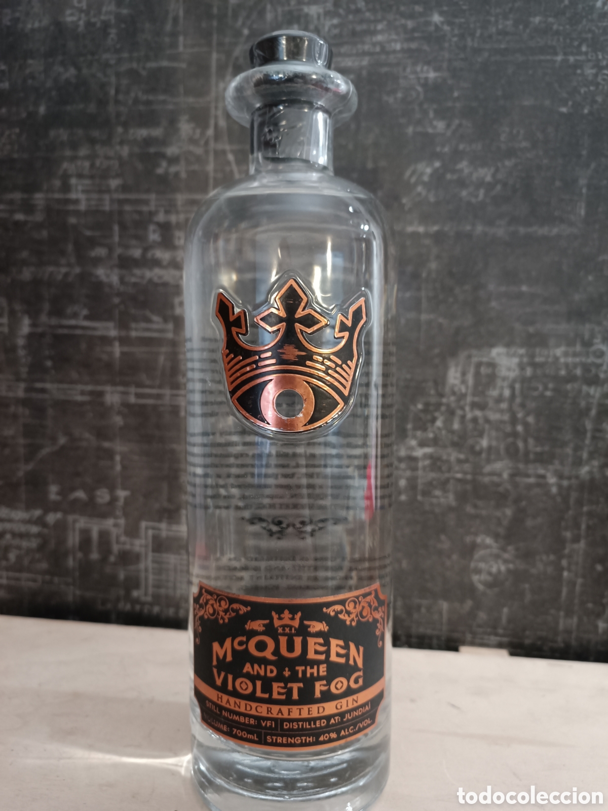 Coleccionismo de vinos y licores: BOTELLA DE GINEBRA BRASILE&Ntilde;A &rdquo;MC QUEEN AND THE VIOLET FOG&rdquo;.