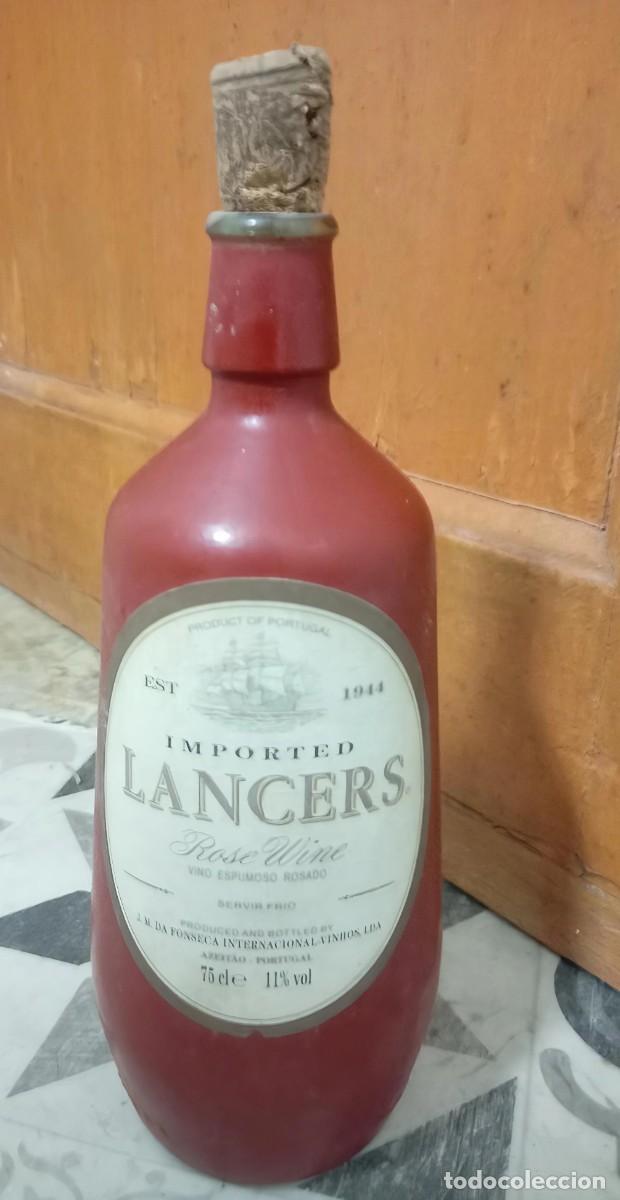 Coleccionismo de vinos y licores: 6 BOTELLAS DE CRISTAL Y BARRO
