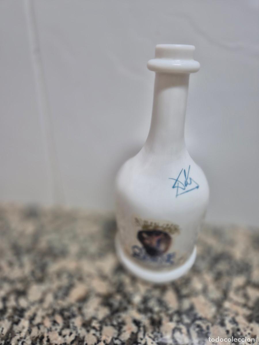 Coleccionismo de vinos y licores: BOTELLA DE PORCELANA BLANCA DISE&Ntilde;ADA POR SALVADOR DALI BRANDY CONDE DE OSBORNE SIN TAPON.
