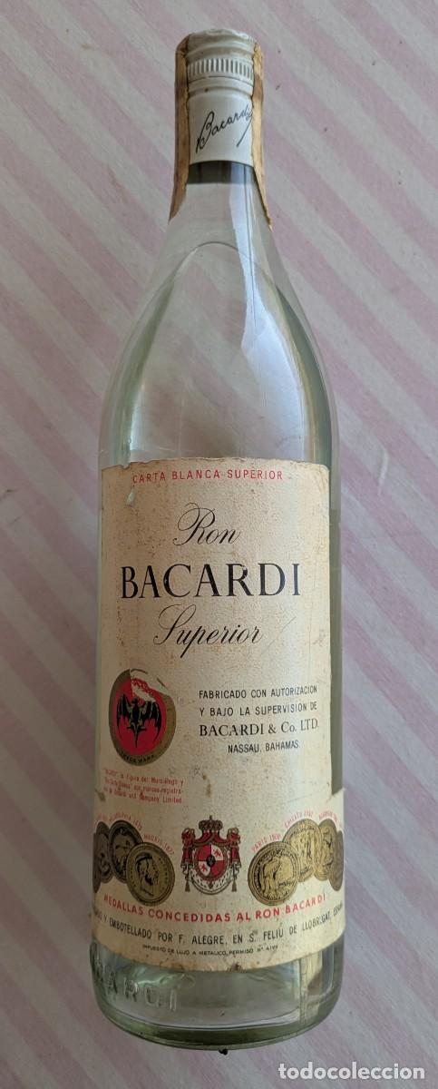 Coleccionismo de vinos y licores: Antigua botella Ron Bacard&iacute;