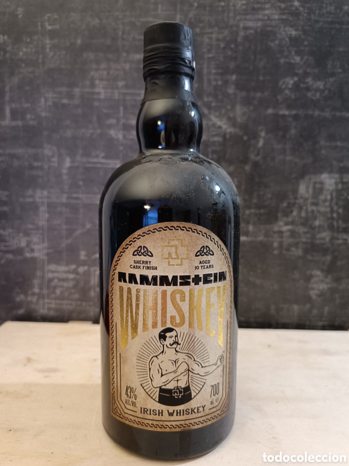 Coleccionismo de vinos y licores: BOTELLA DE WHISKY IRLAND&Eacute;S RAMMSTEIN 10 A&Ntilde;OS.