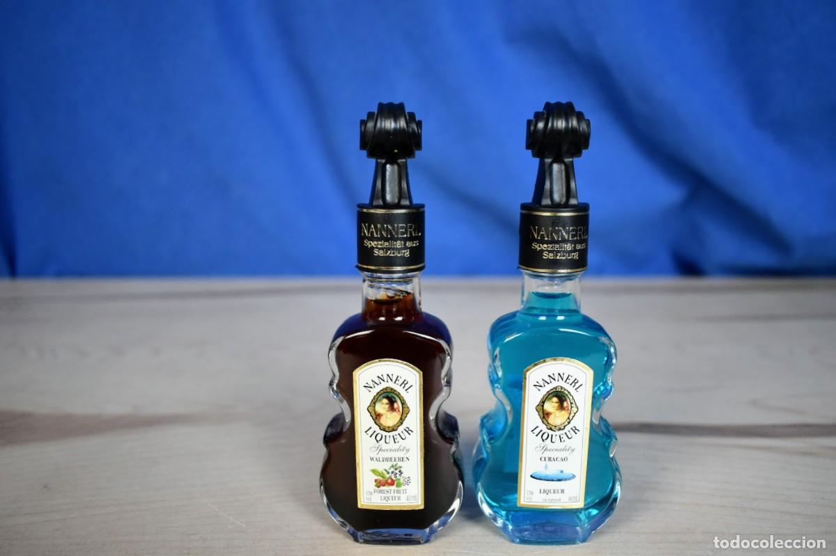 Coleccionismo de vinos y licores: Lote de dos botellines de licor Nannerl Austria con forma de violin