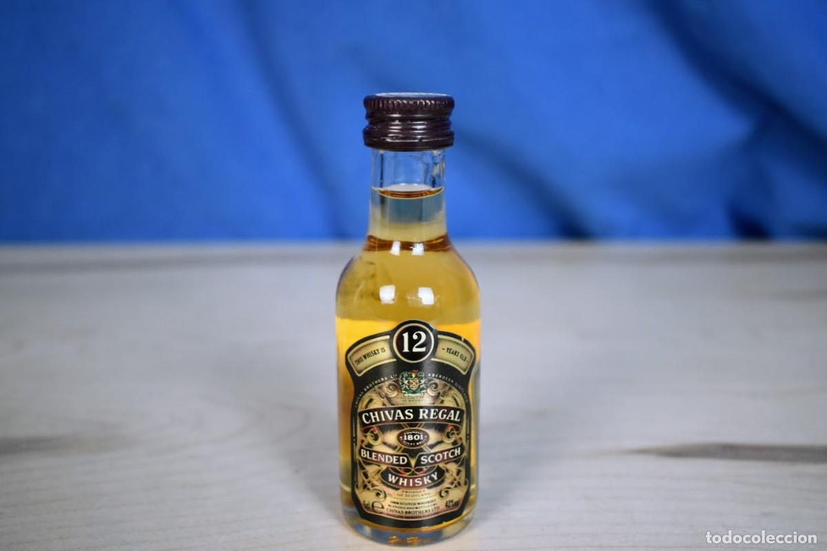 Coleccionismo de vinos y licores: Botellita miniatura Chivas Regal 12 a&ntilde;os precintada