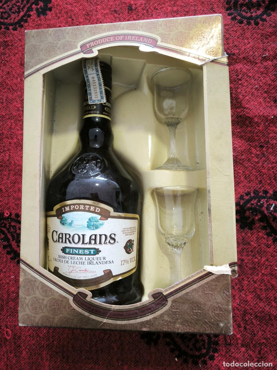 Coleccionismo de vinos y licores: Carolans Finest Irish Cream Liqueur Estuche Vintage Sin Abrir Con 2 Copas Irlanda