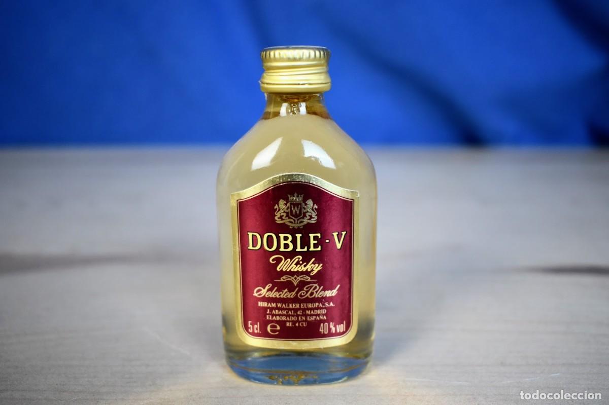 Coleccionismo de vinos y licores: Botellin 5CL de Whisky Doble V