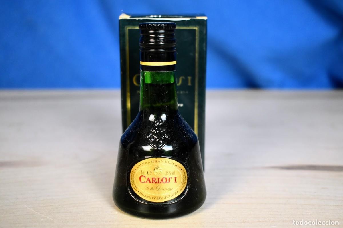 Coleccionismo de vinos y licores: Botell&iacute;n Brandy de Jerez Carlos I gran reserva con estuche