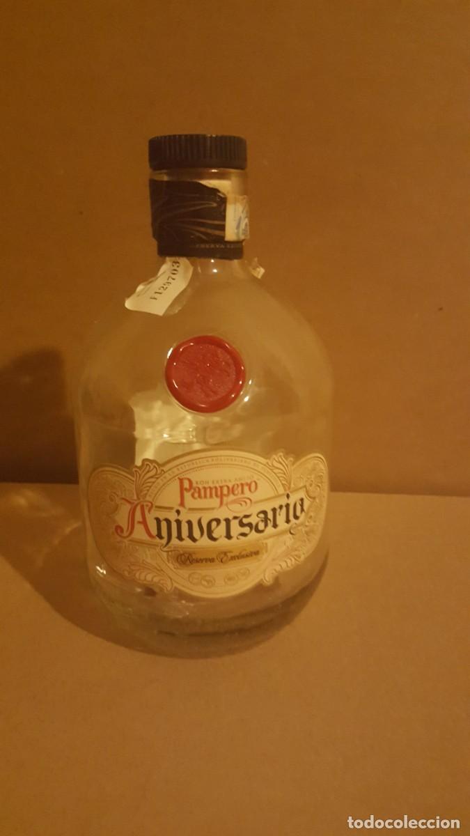 Coleccionismo de vinos y licores: Botella ron extra a&ntilde;ejo, reserva exclusiva, Pampero Aniversario, Vac&iacute;a.