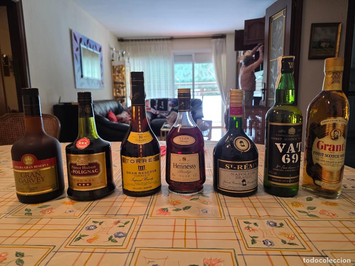Coleccionismo de vinos y licores: Diversas botellas antiguas