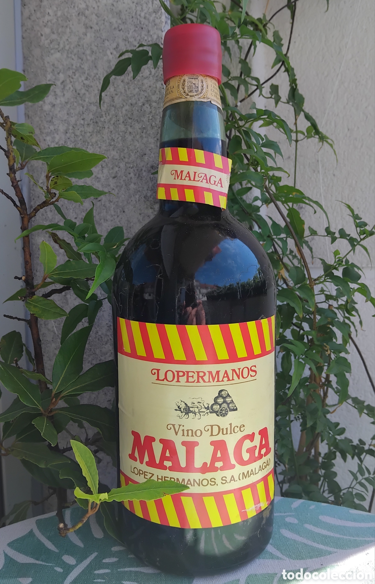 Coleccionismo de vinos y licores: Botella magnum de moscatel de bodegas L&oacute;pez Hermanos-M&aacute;laga