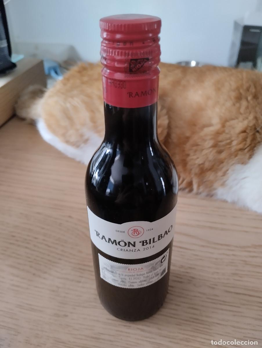 Coleccionismo de vinos y licores: botellita ramon bilbao de crianza 2014 de 18,7cl de rioja