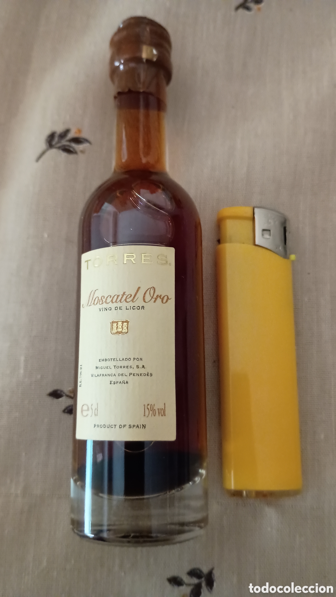 Coleccionismo de vinos y licores: Botellita moscatel oro Torres