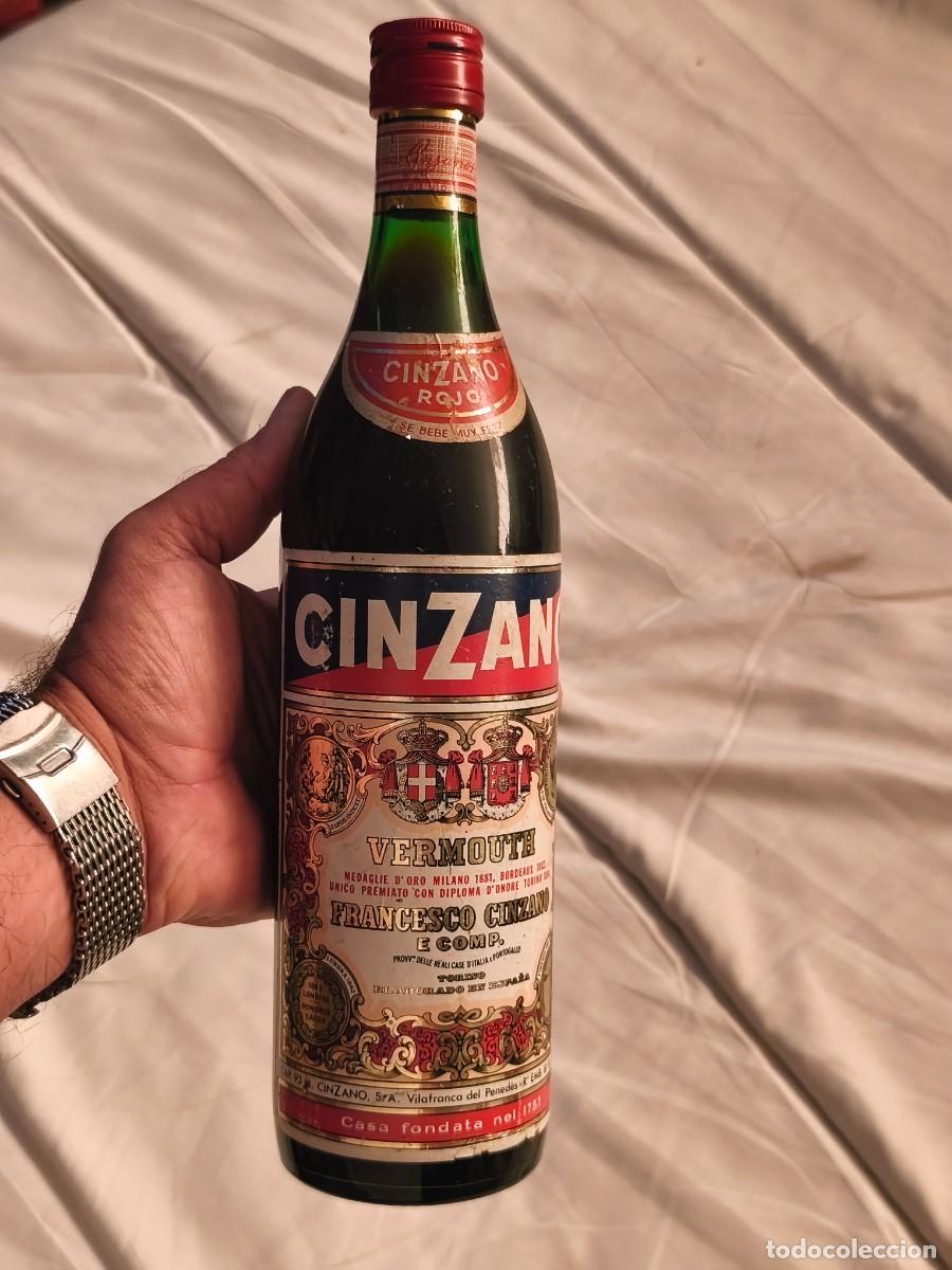 Coleccionismo de vinos y licores: Cinzano Rojo Rosso . Botella vermut Vintage . Llena y precintada . Magn&iacute;fico estado