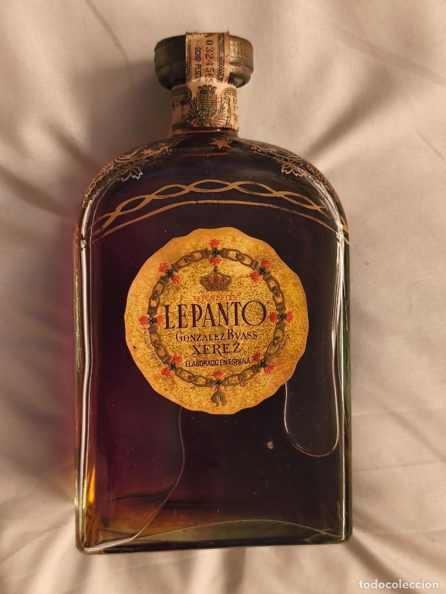 Coleccionismo de vinos y licores: Lepanto Solera Gran Reserva de Gonz&aacute;lez Byass Xerez . Precinto de 8 pesetas . Llena y precintada