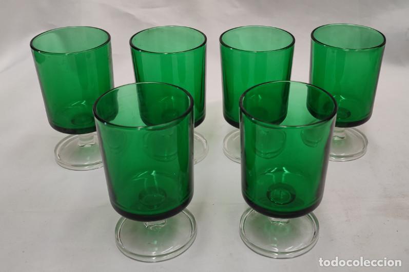Coleccionismo de vinos y licores: JUEGO DE 6 COPAS VERDES DE CRISTAL FRANCES, FRANCE, A&Ntilde;OS 70, 10 Y 6 CM