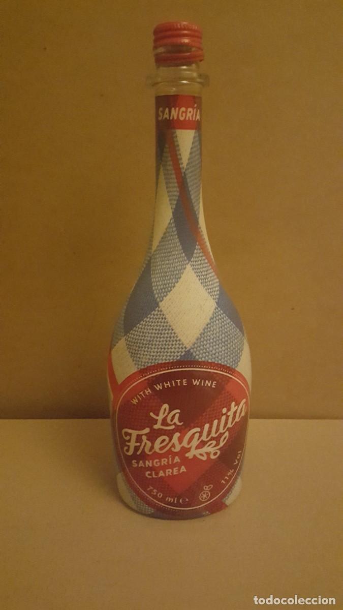 Coleccionismo de vinos y licores: Botella de sangr&iacute;a La Fresquita. Cristal. 750ml
