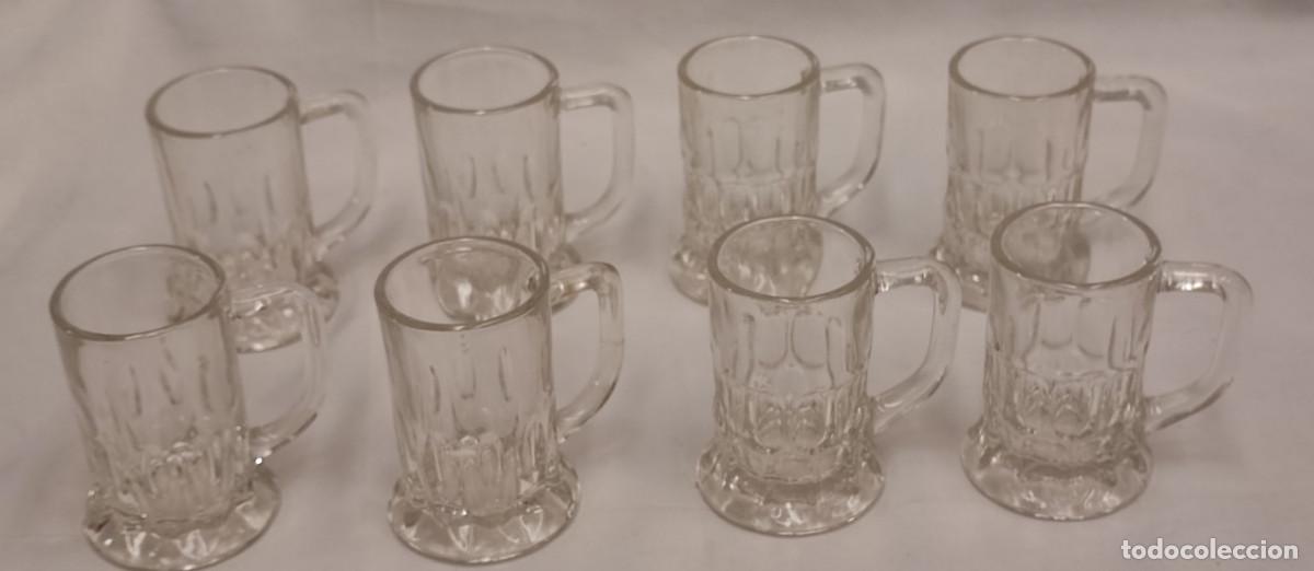 Coleccionismo de vinos y licores: JUEGO DE 8 VASOS PARA CHUPITOS CON ASA TIPO JARRA, PORTUGAL