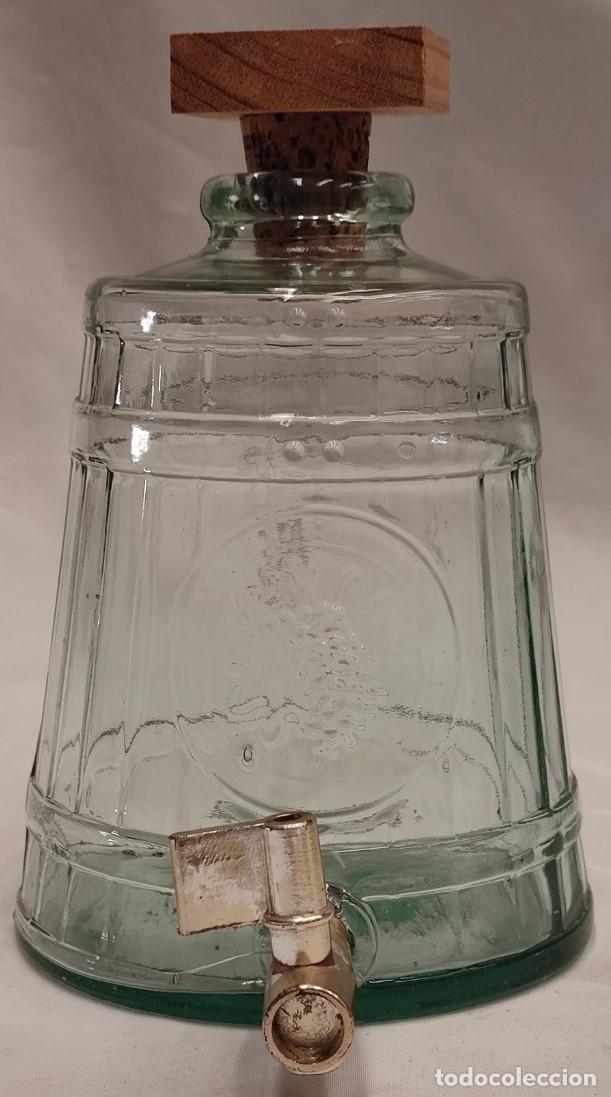 Coleccionismo de vinos y licores: DECANTADOR PARA VINO U OTROS, BOTELLA DE CRISTAL CON GRIFO TIPO TONEL, DISPENSADOR