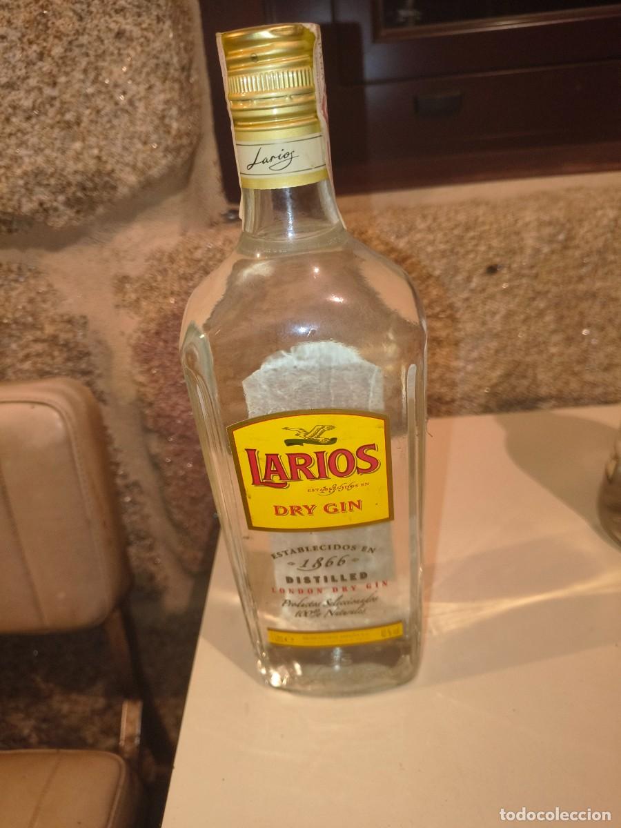 Coleccionismo de vinos y licores: Botella de Larios a&ntilde;os 80 1litro con precinto