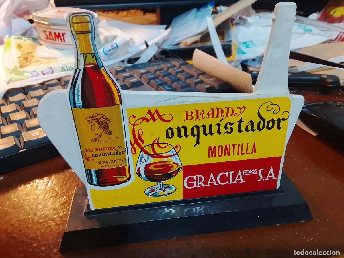 Coleccionismo de vinos y licores: Antiguo Servilletero de Bar Pl&aacute;stico A&ntilde;os 60/70-Fino Kiki /Brandy Conquistador-Gracia Hnos-Montilla