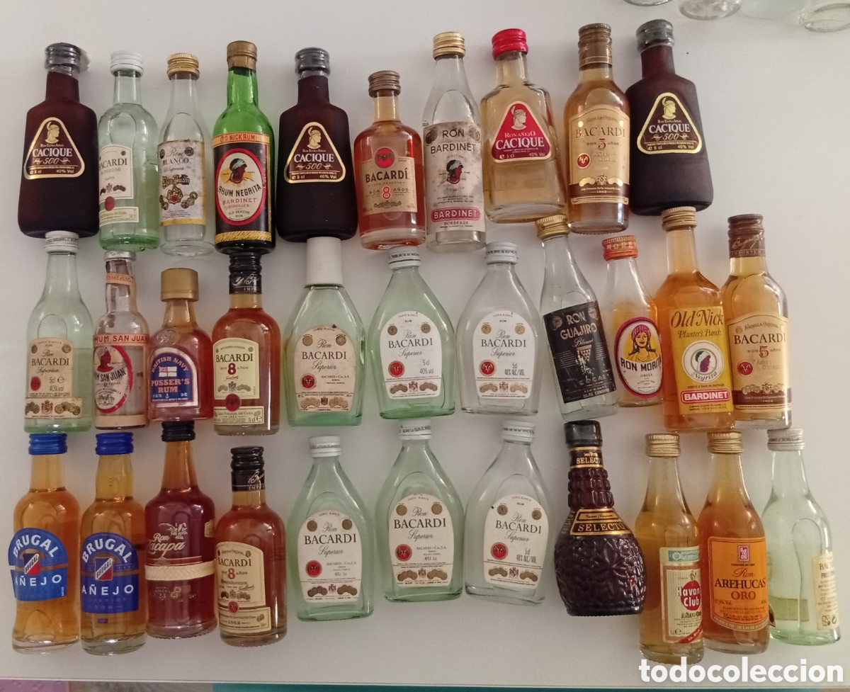 Coleccionismo de vinos y licores: Lote de botellitas de Ron