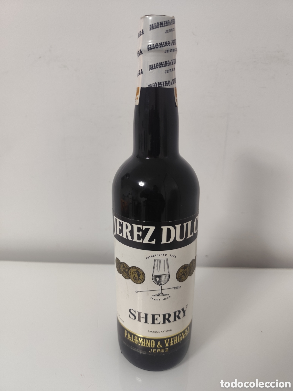 Collection of wines and liquors: ANTIGUA BOTELLA DE PALOMINO & VERGARA - JEREZ DULCE - JEREZ DE LA FRONTERA